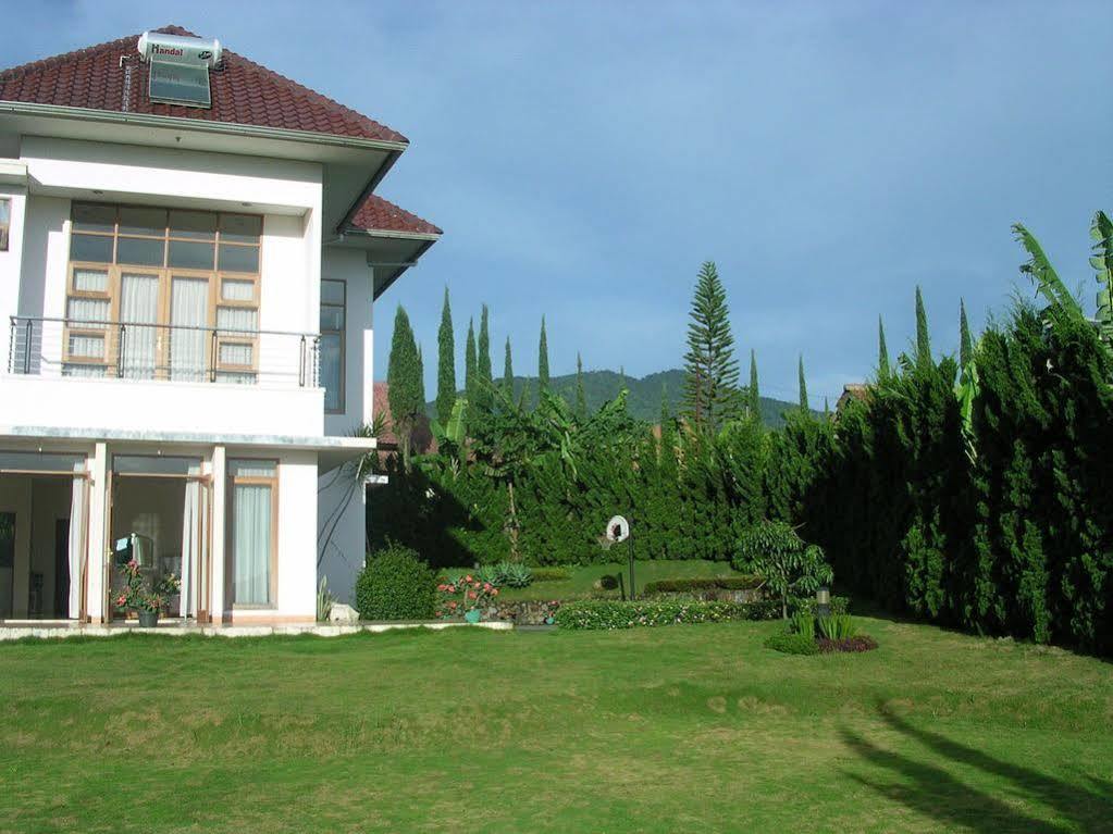 Villa Sophia Cimacan Puncak Kültér fotó